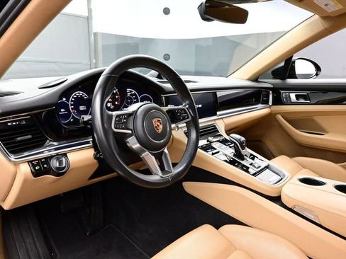 Certified 2020 Porsche Panamera image 4