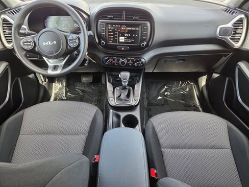 Used 2025 Kia Soul LX w/ LX Technology Package image 16