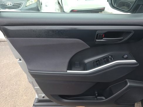 Certified 2024 Toyota Highlander LE image 14