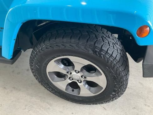 Used 2017 Jeep Wrangler Unlimited Sahara w/ Dual Top Group AWD/4WD image 24