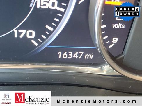 Used 2023 Chevrolet Traverse Premier FWD image 14