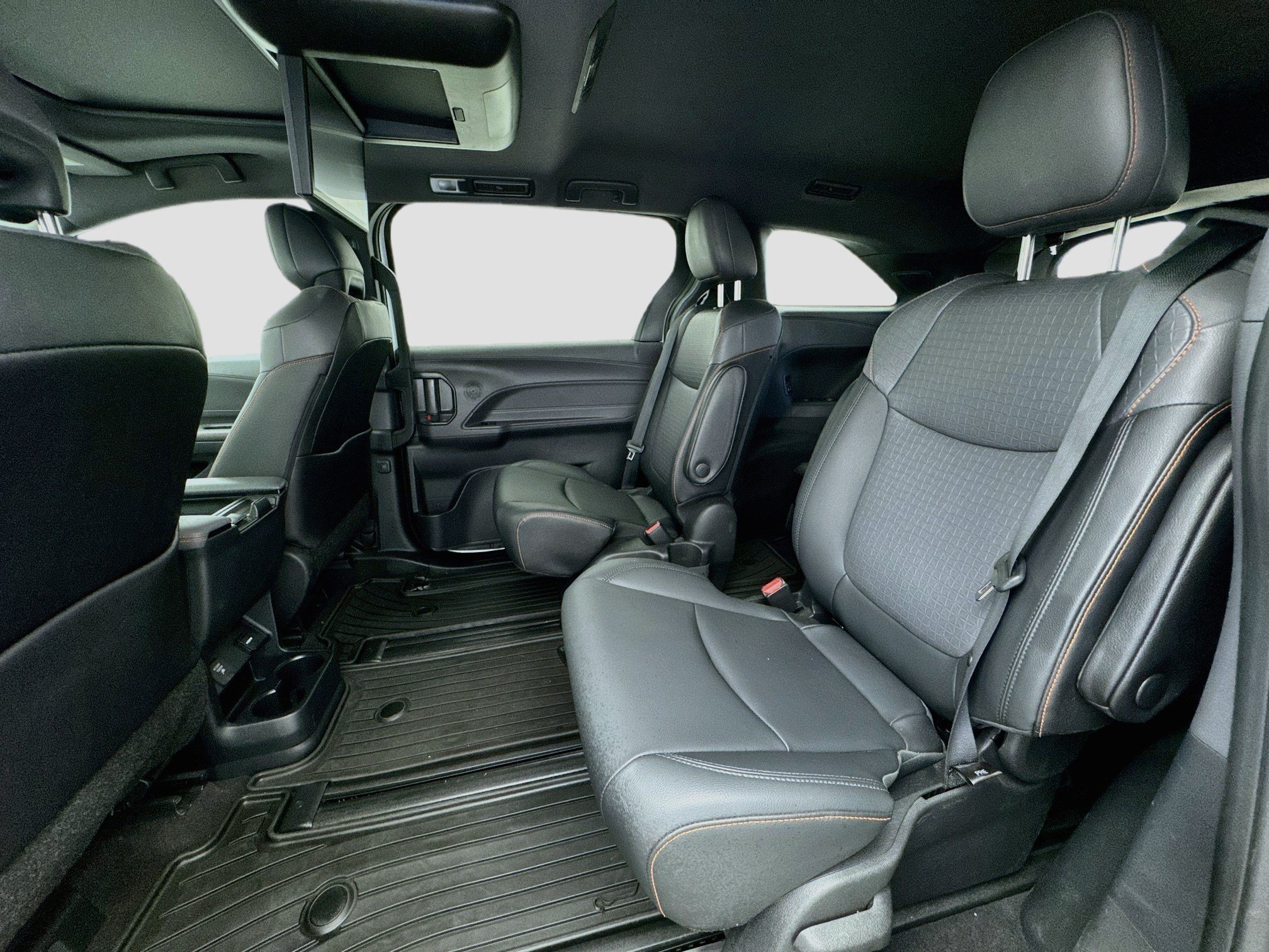 Used 2022 Toyota Sienna XSE w/ XSE Plus Package FWD image 16