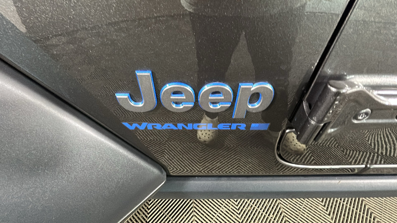 Used 2024 Jeep Wrangler Unlimited AWD/4WD image 11