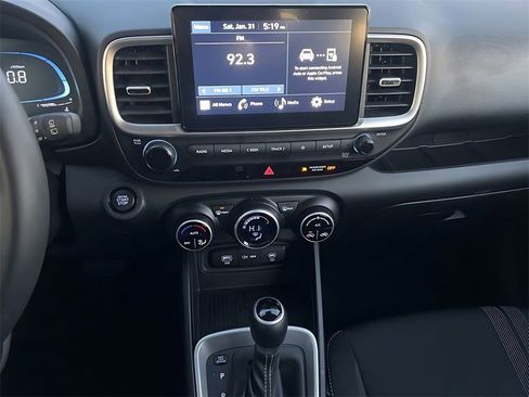 Used 2025 Hyundai Venue SEL image 16