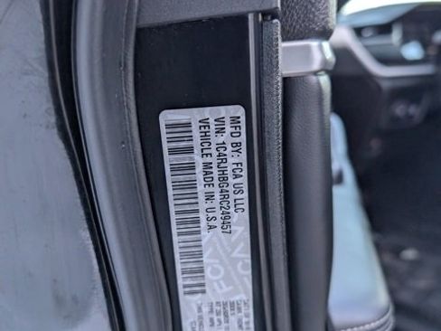 Used 2024 Jeep Grand Cherokee Limited w/ Luxury Tech Group II image 37