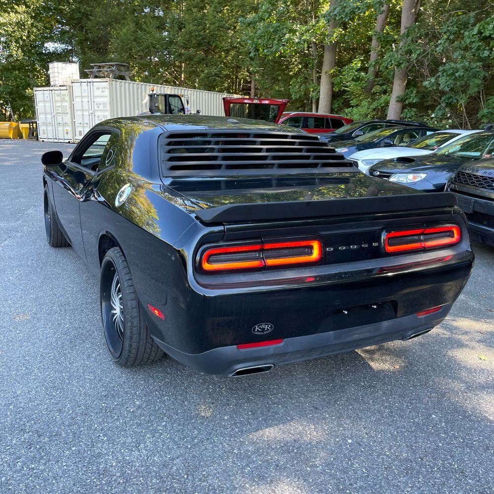 Used 2016 Dodge Challenger SXT RWD image 4
