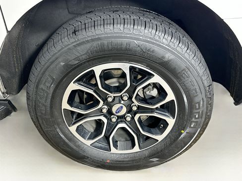 Used 2024 Ford Expedition Max XLT image 11