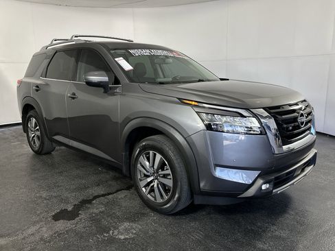 Used 2022 Nissan Pathfinder SL w/ Cargo Package image 2