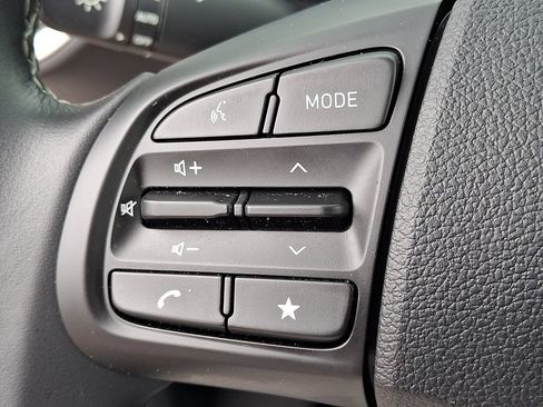Certified 2024 Hyundai Venue SEL FWD image 23