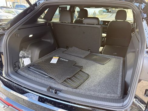 New 2026 Volkswagen Atlas Cross Sport SE image 9