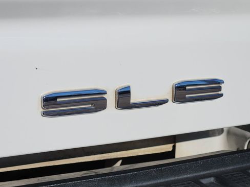 Used 2022 GMC Sierra 2500 SLE w/ SLE Convenience Package image 14