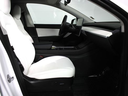 Used 2022 Tesla Model Y Performance image 14