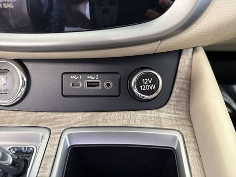 Certified 2024 Nissan Murano SV image 27