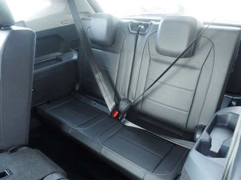 Used 2020 Volkswagen Tiguan SE image 22