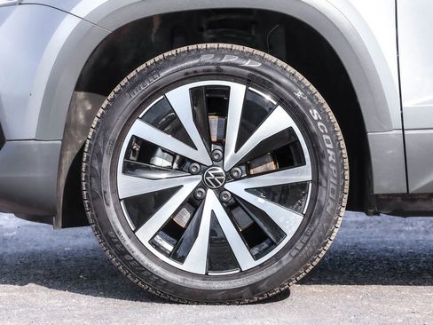 Certified 2022 Volkswagen Taos SE image 16