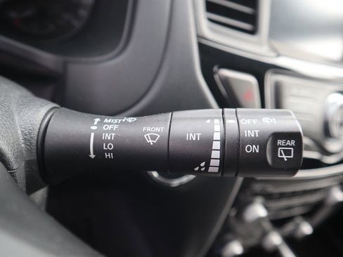 Used 2020 Nissan Pathfinder S image 16