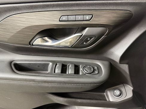 Used 2024 GMC Terrain SLT w/ Elevation Edition image 13