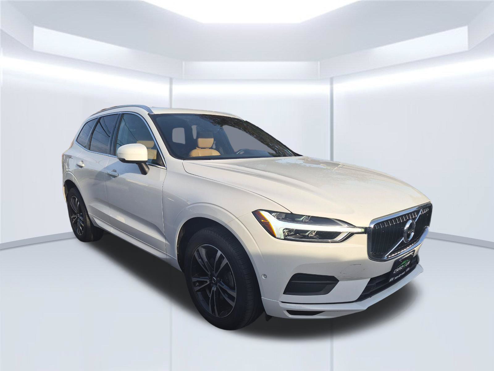 Used 2019 Volvo XC60 T5 Momentum w/ Multimedia Package AWD/4WD image 2