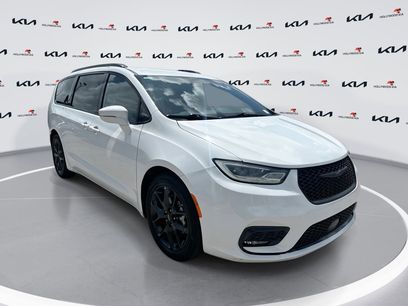 Used 2021 Chrysler Pacifica Touring w/ S Appearance Package