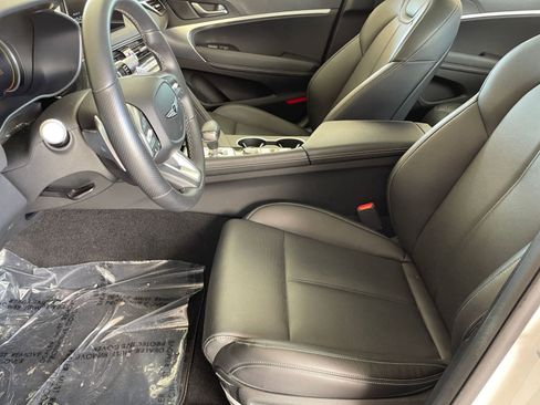 Used 2025 Genesis G70 2.5T image 29