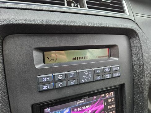 Used 2010 Ford Mustang Convertible image 18