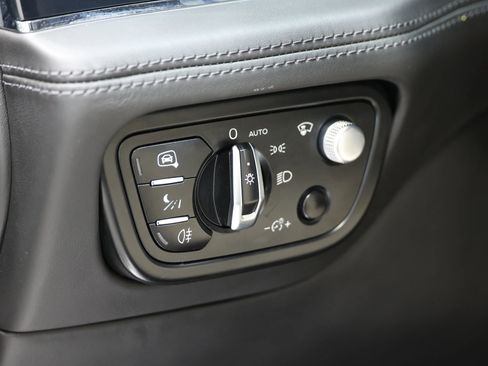 Used 2021 Bentley Bentayga w/ First Edition Specification AWD/4WD image 28