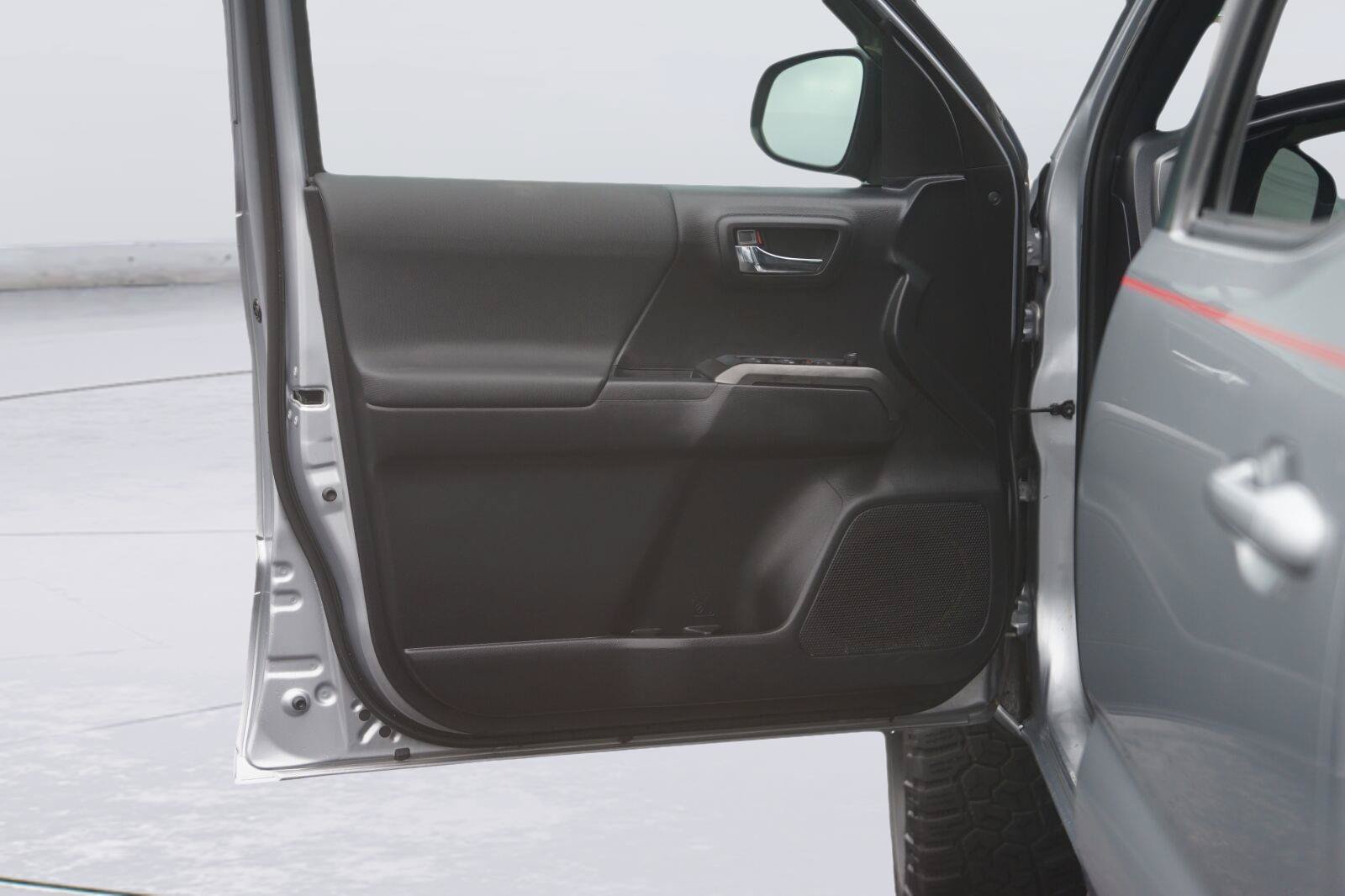 Used 2021 Toyota Tacoma TRD Off-Road AWD/4WD image 30