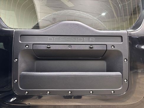 Used 2023 Land Rover Defender 110 V8 image 44