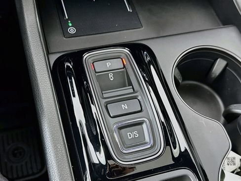 Used 2025 Honda Pilot TrailSport image 17
