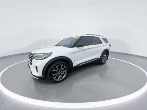 Used 2025 Ford Explorer Platinum w/ Ultimate Package image 4