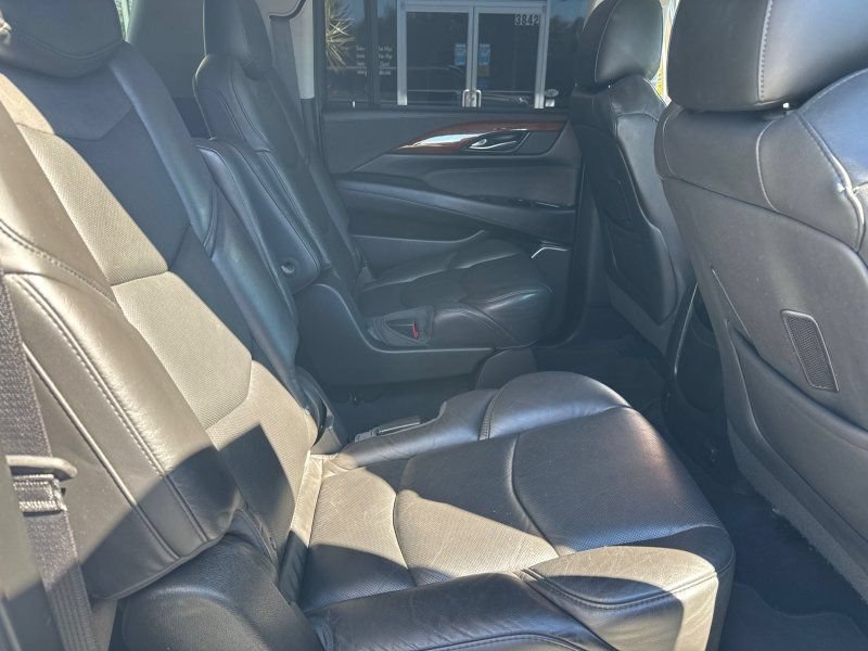 Used 2018 Cadillac Escalade ESV Premium Luxury RWD image 23
