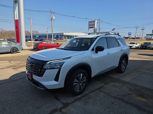 New 2026 Nissan Pathfinder SL image 10