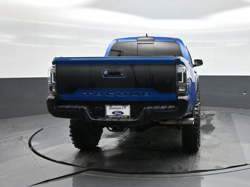Used 2017 Toyota Tacoma TRD Off-Road w/ Tow Package (A/T) AWD/4WD image 4