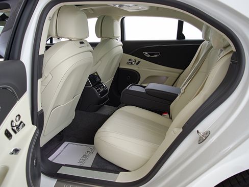 Certified 2023 Bentley Flying Spur Plug-In Hybrid AWD/4WD image 38