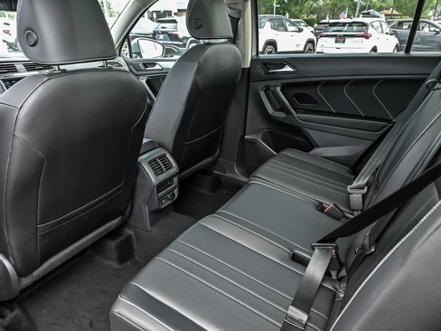 Used 2022 Volkswagen Tiguan SE AWD/4WD image 18