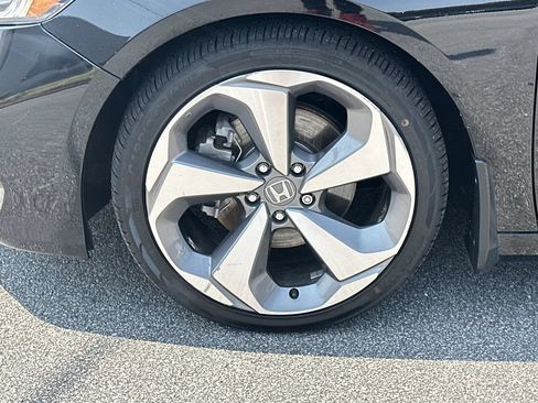 Used 2018 Honda Accord Touring image 11