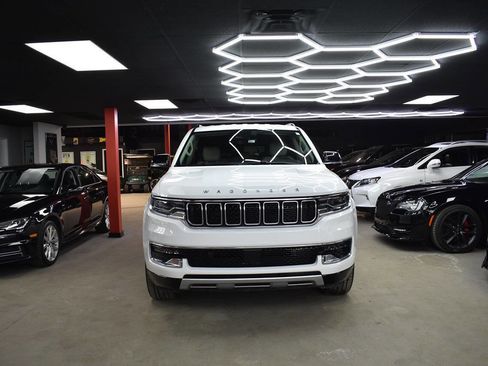 Used 2024 Jeep Wagoneer Series II w/ Flexible Seating Group image 37