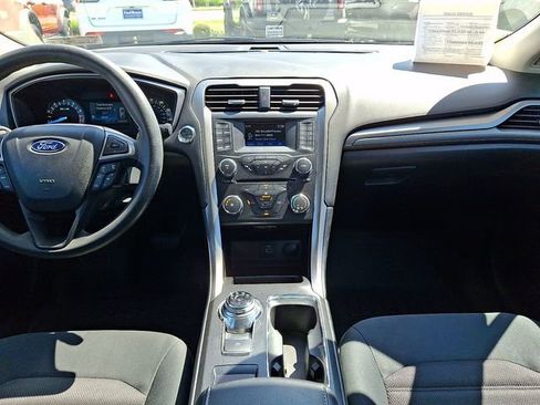 Certified 2017 Ford Fusion SE FWD image 19