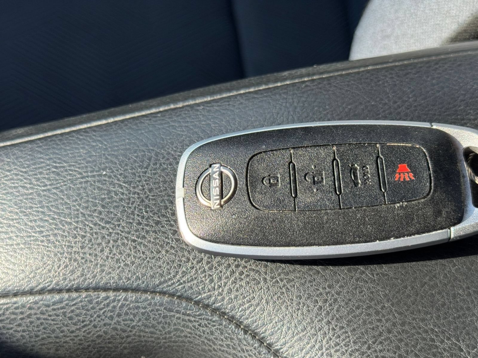Used 2025 Nissan Versa SV FWD image 20
