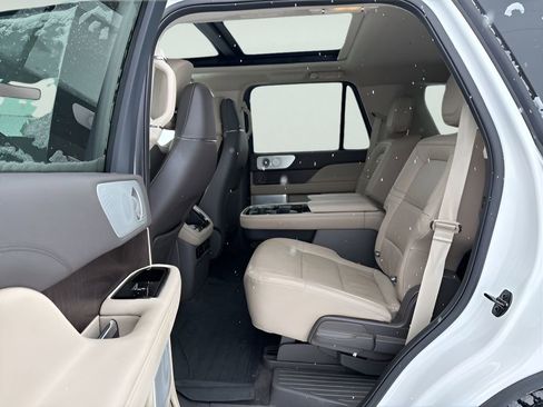 Used 2022 Lincoln Navigator Reserve image 21