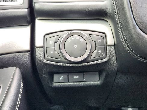 Used 2018 Ford Explorer Platinum AWD/4WD image 32