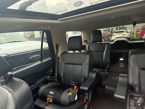 Used 2023 Ford Expedition XLT AWD/4WD image 17