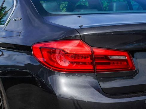 Used 2019 BMW 530e w/ Convenience Package RWD image 9