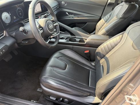Used 2024 Hyundai Elantra Limited FWD image 19