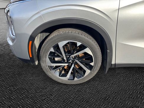 Used 2022 Mitsubishi Outlander ES image 11