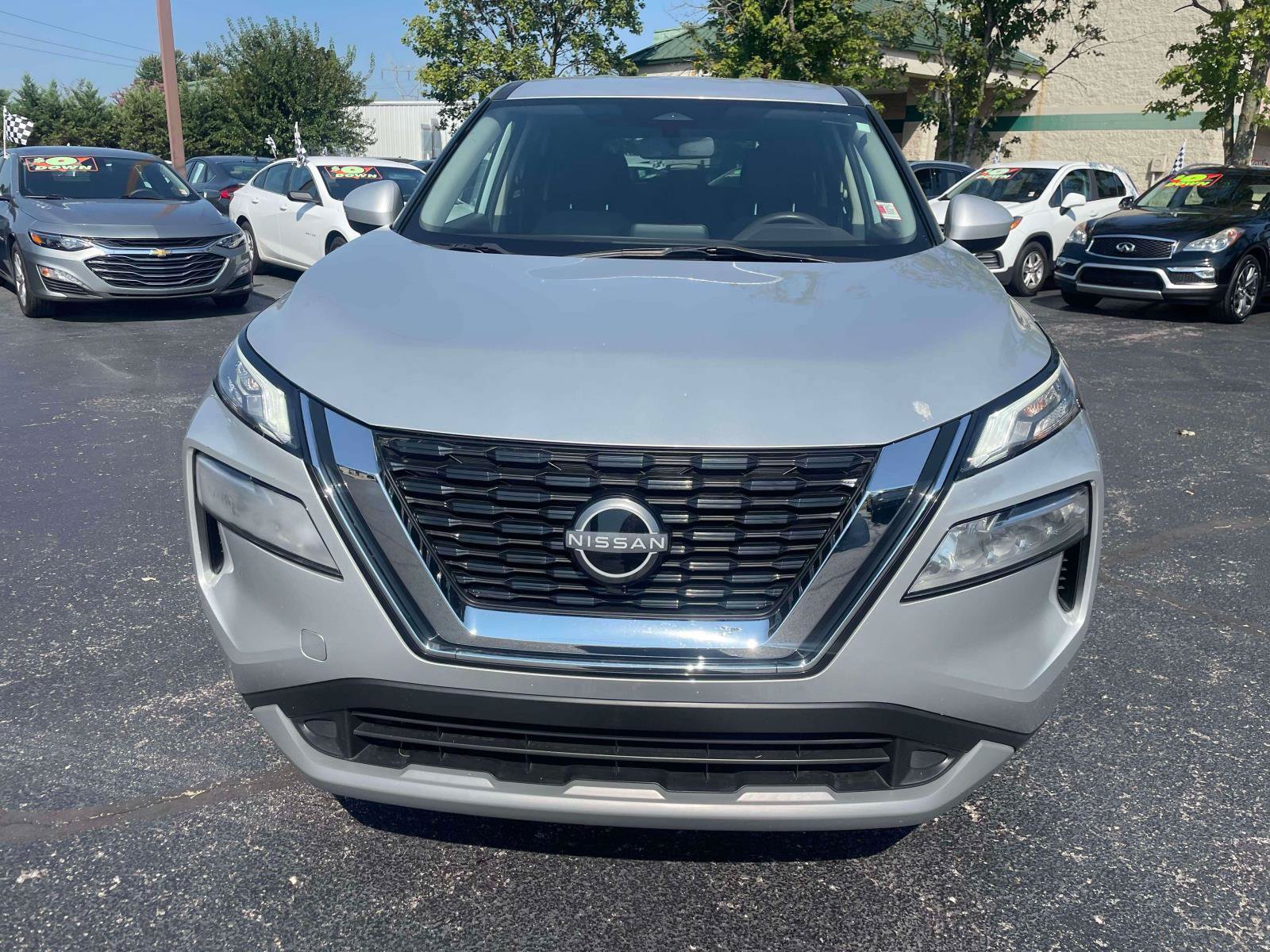 Used 2023 Nissan Rogue SV FWD image 2