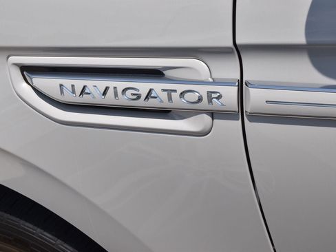 Used 2021 Lincoln Navigator Reserve AWD/4WD image 12