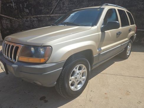 Used 1999 Jeep Grand Cherokee Laredo image 1