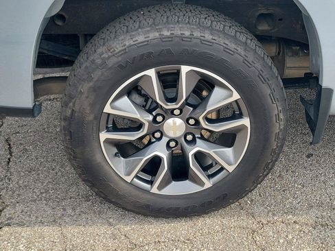 Used 2024 Chevrolet Silverado 1500 LT AWD/4WD image 6