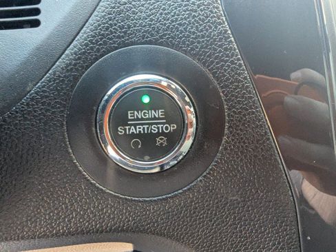 Used 2018 Ford Explorer XLT w/ Equipment Group 202A AWD/4WD image 19